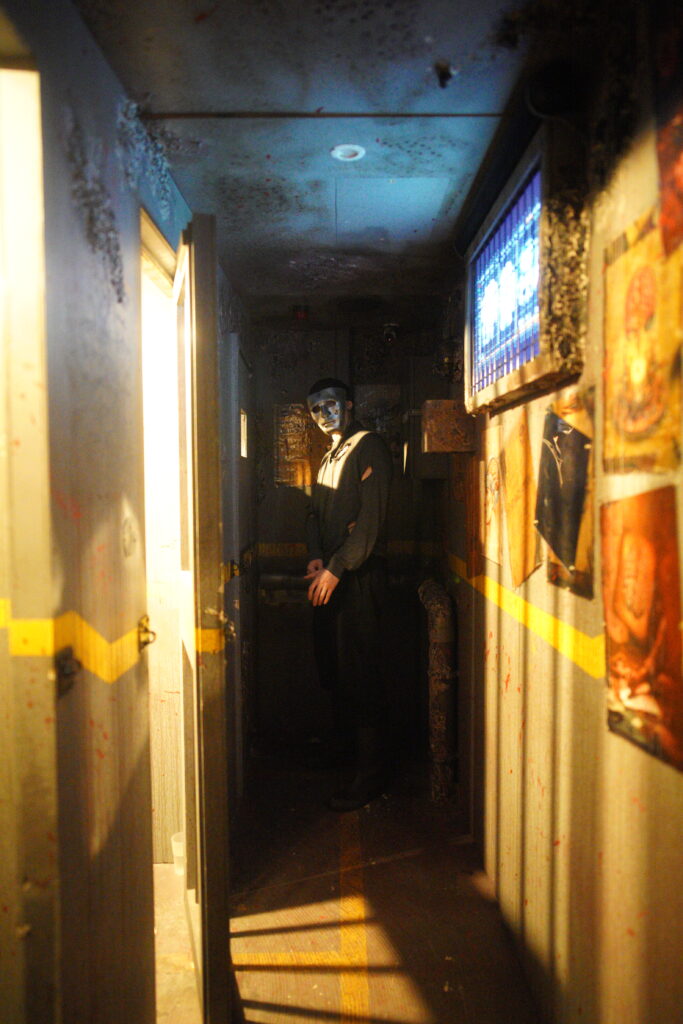 personnage mystérieux de la murder party la réception à l'hôtel the hostel bordeaux lac