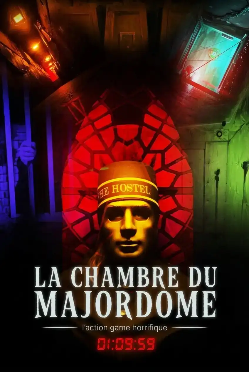 Affiche de l'entretien - les épreuves du majordome où on voit le majordome à son guichet avec les clés de The Hostel derrière lui à sa droite et la porte 666 à sa gauche qui mène vers l'action game