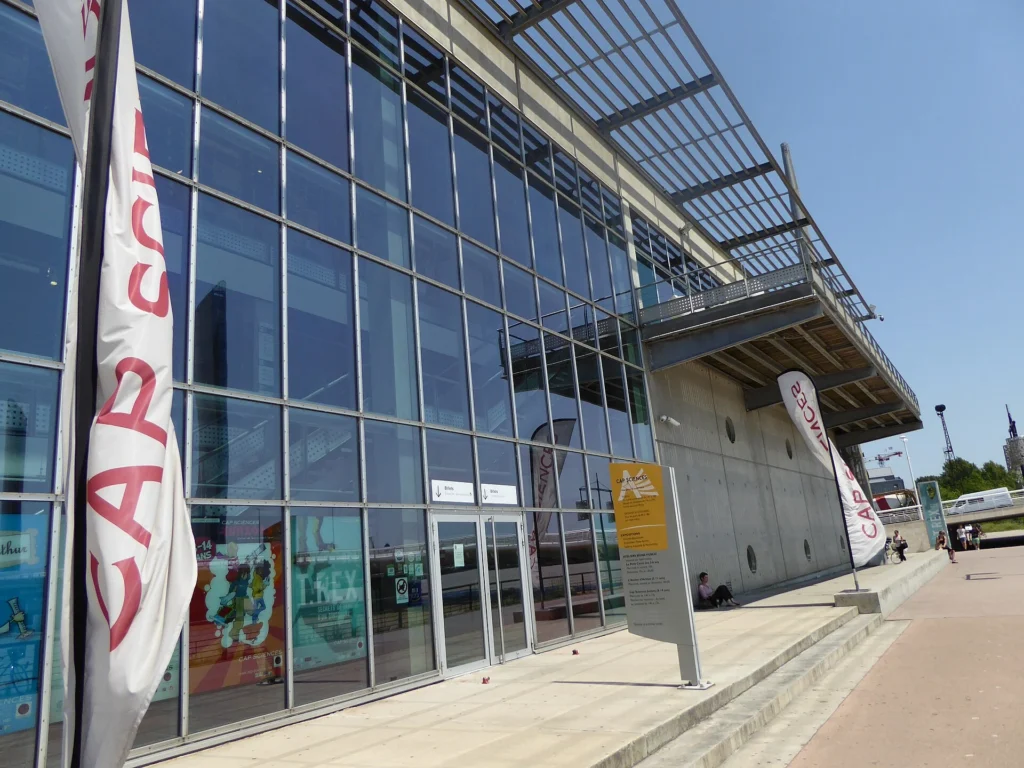 Vue extérieure de Cap Sciences à Bordeaux